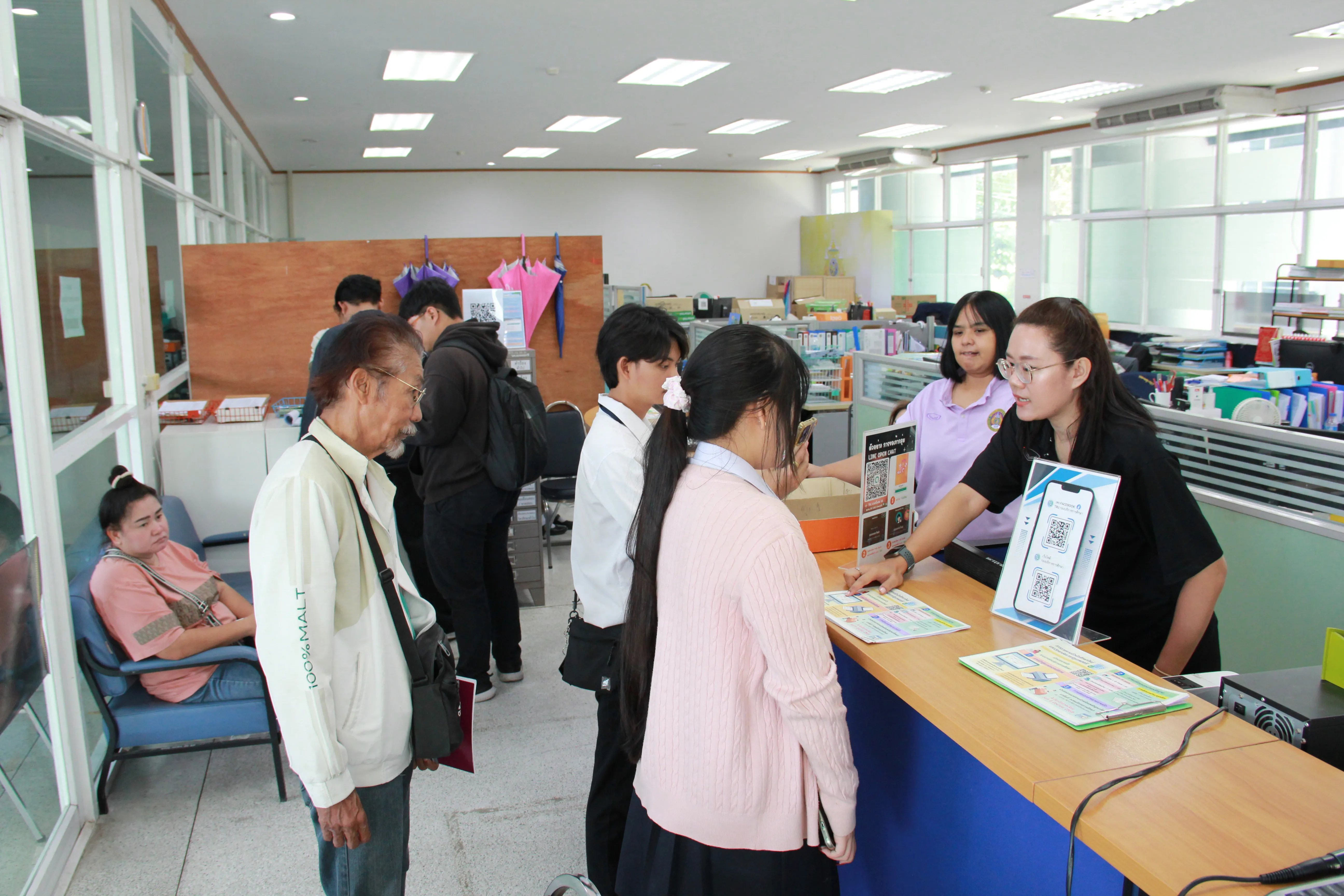 ภาพบรรยากาศวันที่ 4 ของการรับสมัครนักศึกษา ป.ตรี ภาคปกติ รอบที่ 3 รับตรงเพิ่มเติม/Portfolio ปีการศึกษา 2569 ณ ห้องกองบริการการศึกษา