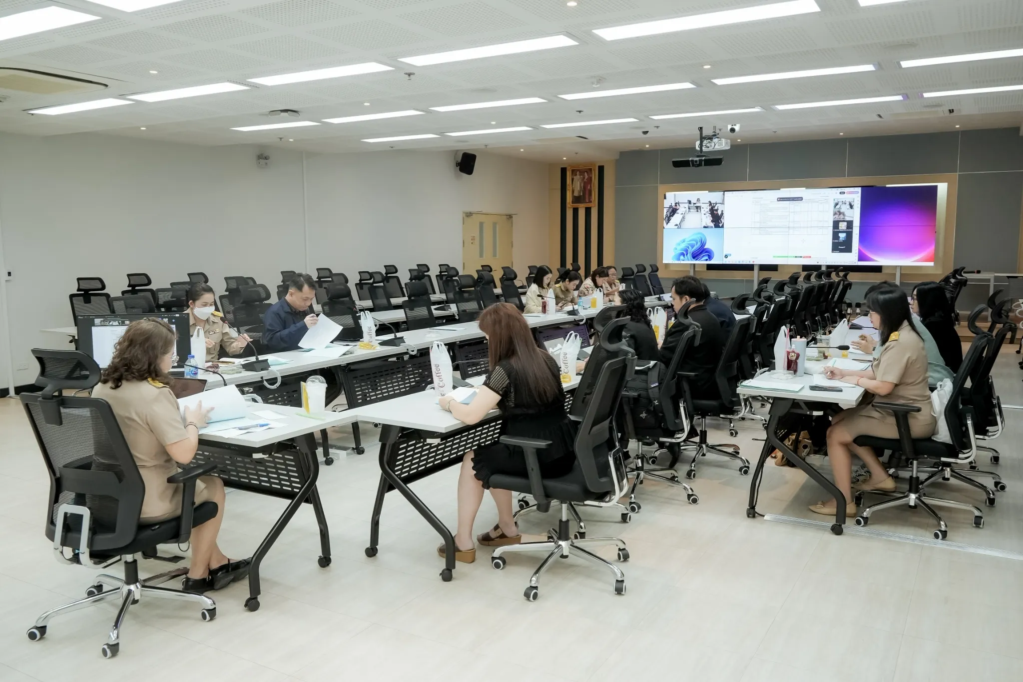 ประชุม Vision Net เกี่ยวกับการดำเนินงานตามรอบระยะเวลาบำรุงรักษา โปรเเกรมระบบบริการการศึกษางานทะเบียนเเละประมวลผล ระหว่างวันที่ 1 ตุลาคม 2568 - วันที่ 15 สิงหาคม 2569
